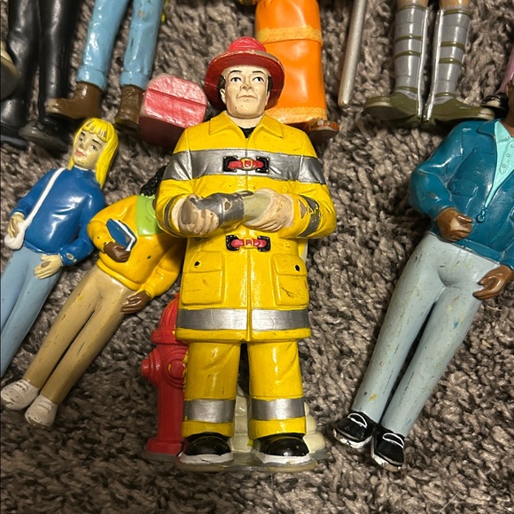 Assorted Kids Toy Figures - Mixed Colors - Picture 2 of 4